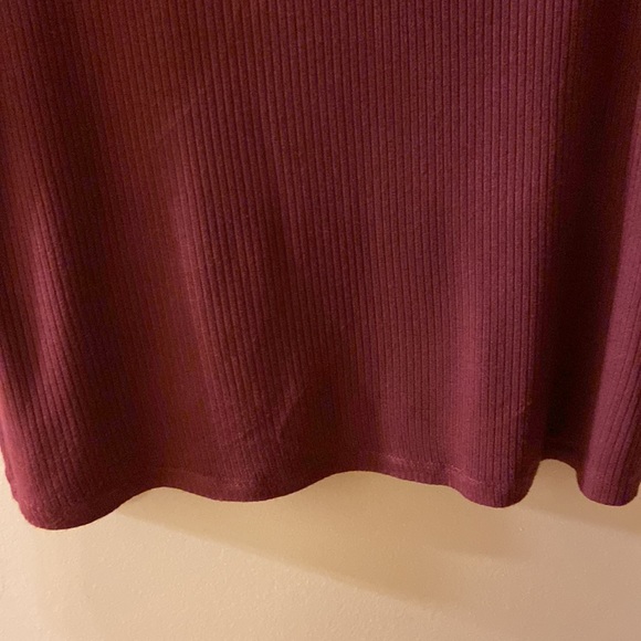 Rust short sleeve zippered top - size medium - NWOT - Picture 6 of 9